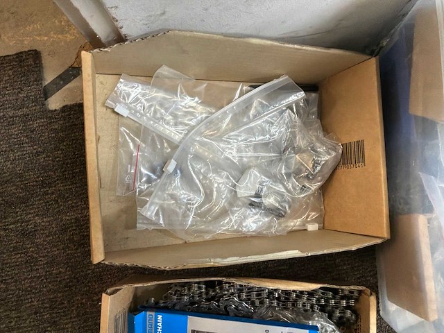 Partij shimano tandwielen, remmen en kettingen - afbeelding 2 van  8