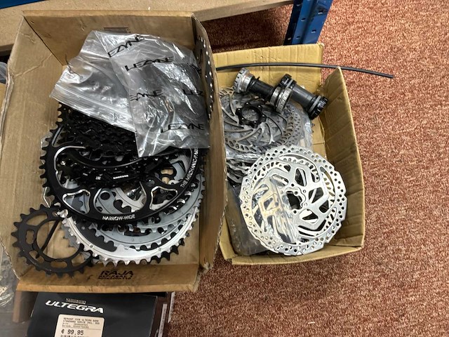 Partij shimano tandwielen, remmen en kettingen - afbeelding 6 van  8