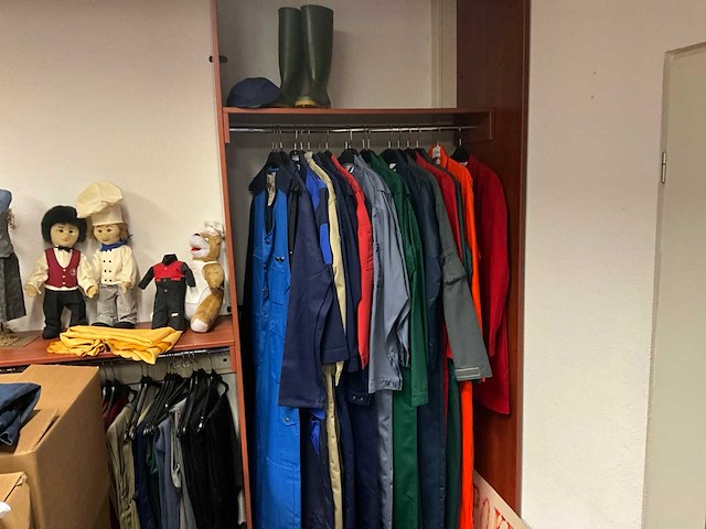 Partij showroom kleding - afbeelding 2 van  8