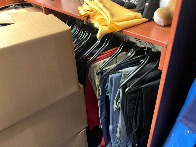 Partij showroom kleding - afbeelding 3 van  8