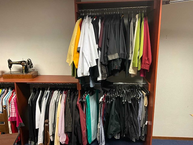 Partij showroom kleding - afbeelding 5 van  8