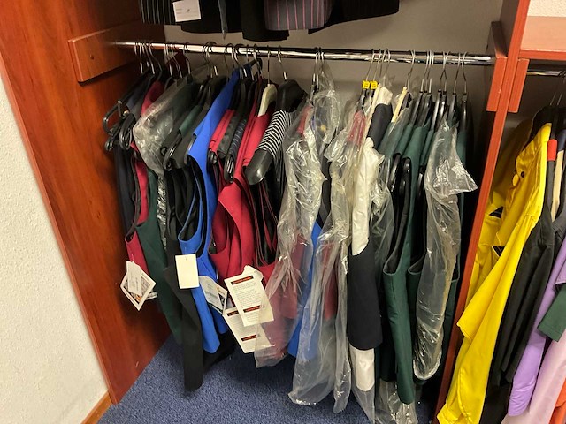 Partij showroom kleding - afbeelding 8 van  8
