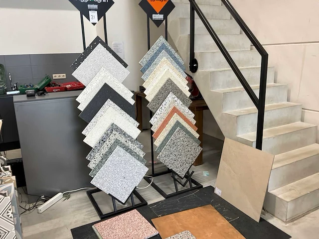 Partij showroom tegels en rekken - afbeelding 3 van  11