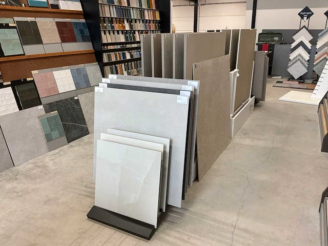Partij showroom tegels en rekken - afbeelding 7 van  11