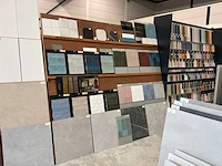 Partij showroom tegels en rekken - afbeelding 8 van  11