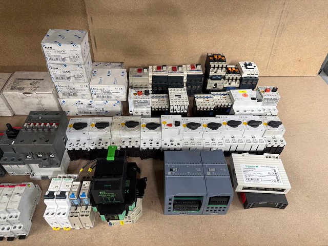 Partij siemens, eaton, abb, schneider schakelmateriaal - afbeelding 5 van  11