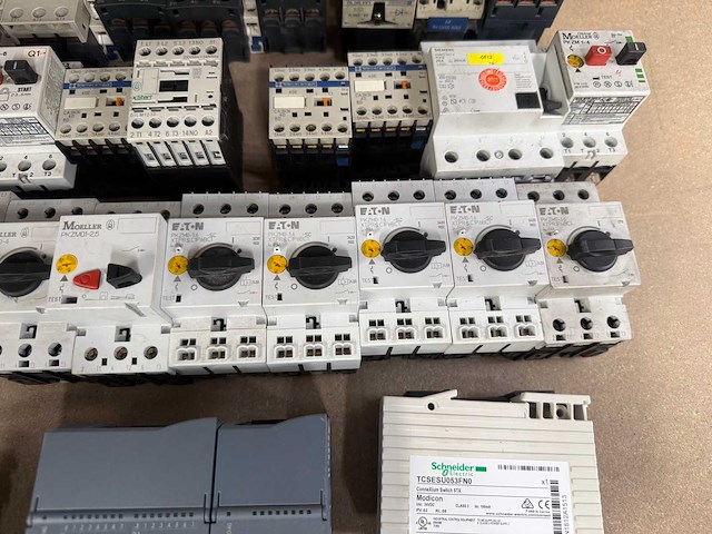 Partij siemens, eaton, abb, schneider schakelmateriaal - afbeelding 3 van  15