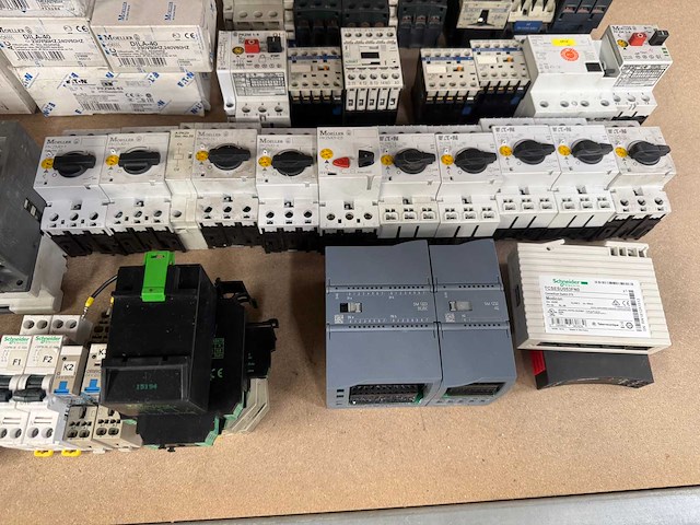 Partij siemens, eaton, abb, schneider schakelmateriaal - afbeelding 4 van  15