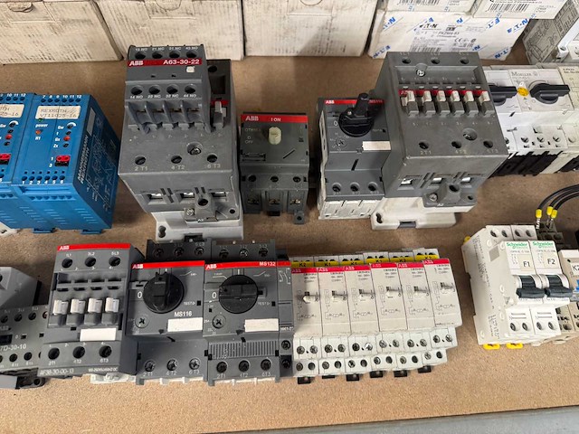 Partij siemens, eaton, abb, schneider schakelmateriaal - afbeelding 5 van  15