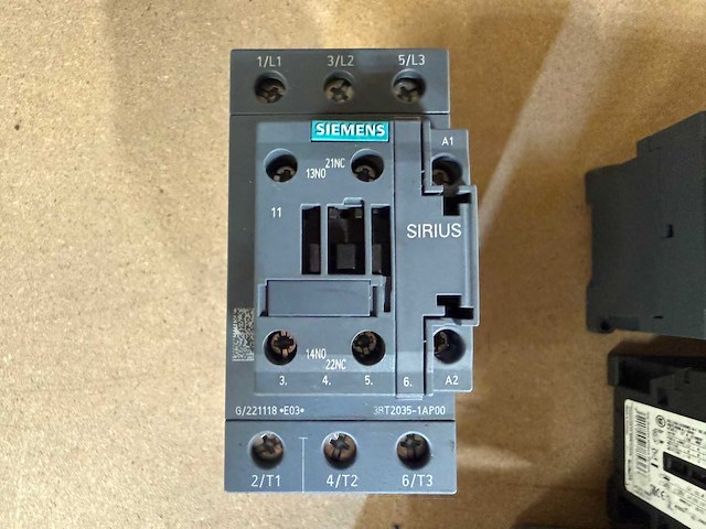 Partij siemens sirius/sitop diverse schakel- en beveiligingscomponenten - afbeelding 2 van  12