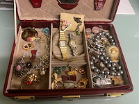 Partij sieraden - afbeelding 1 van  4