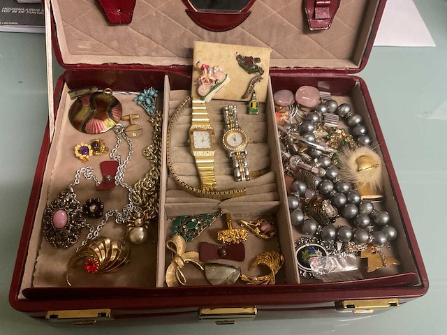 Partij sieraden - afbeelding 1 van  4