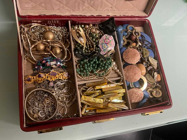 Partij sieraden - afbeelding 1 van  4