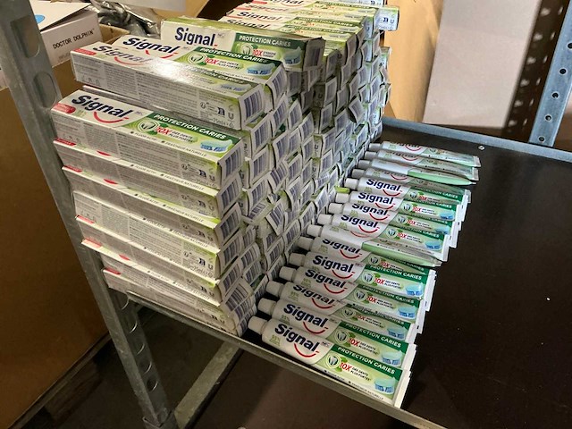 Partij signal tandpasta (114x) - afbeelding 1 van  4