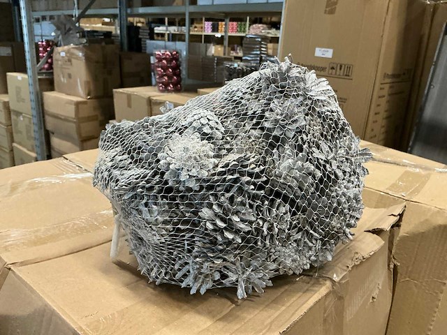 Partij silvester cone white wash 1kg per net (100x) - afbeelding 1 van  4