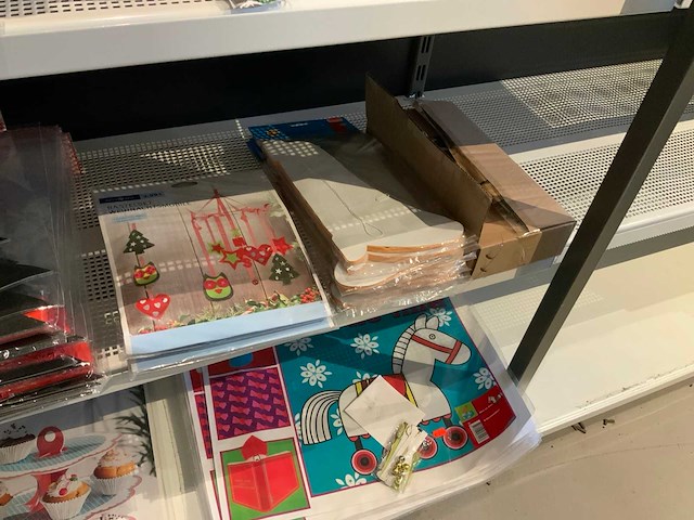 Partij sinterklaas- kerst- & paasversiering - afbeelding 9 van  9