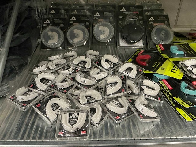 Partij sisu/adidas mouthguards (140x) - afbeelding 2 van  6