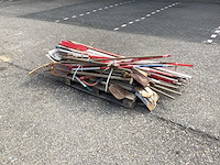 Partij sjalonstokken en tuingereedschap - afbeelding 3 van  7