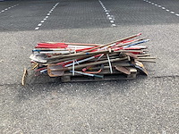 Partij sjalonstokken en tuingereedschap - afbeelding 2 van  7