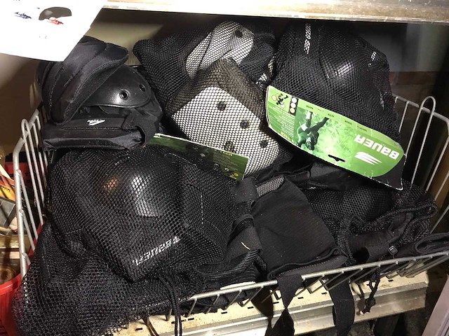 Partij skeelers en accessoires - afbeelding 10 van  10