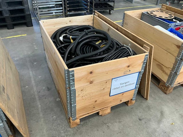 Partij slang t.b.v. industriële robots - afbeelding 1 van  5