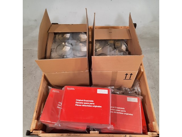 Partij slangen en klemmen - afbeelding 2 van  8