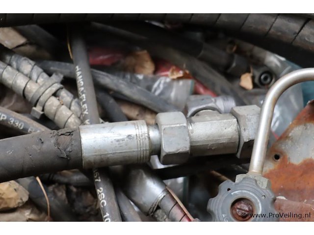 Partij slangen o.a. hansa-flex hydrauliekslang en 856 4sp 19 - afbeelding 4 van  8