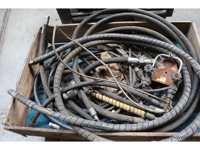 Partij slangen o.a. hansa-flex hydrauliekslang en 856 4sp 19 - afbeelding 2 van  8