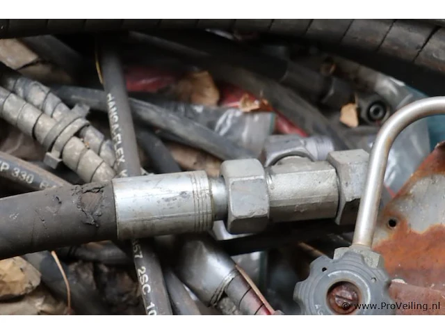 Partij slangen o.a. hansa-flex hydrauliekslang en 856 4sp 19 - afbeelding 4 van  8