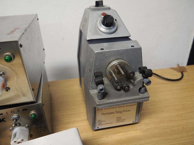 Partij slangen pompen (peristaltic pumps) (ivec / gilson / verder) - afbeelding 2 van  16