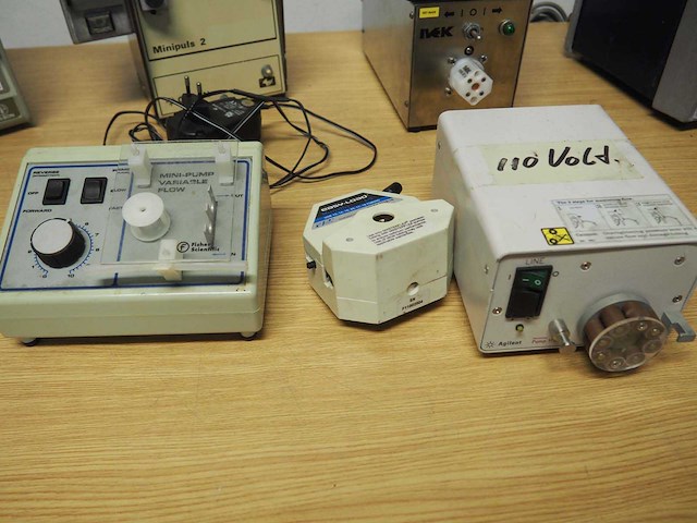 Partij slangen pompen (peristaltic pumps) (ivec / gilson / verder) - afbeelding 5 van  16