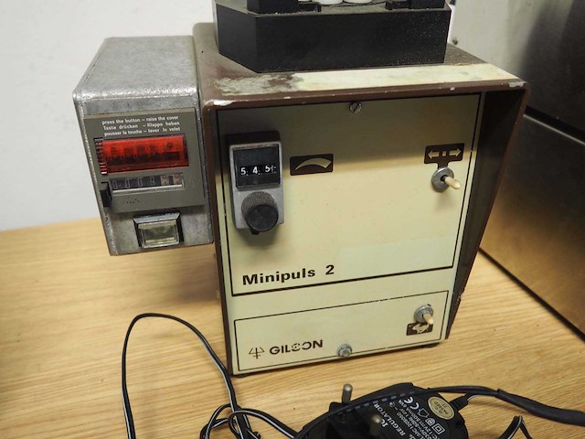 Partij slangen pompen (peristaltic pumps) (ivec / gilson / verder) - afbeelding 13 van  16