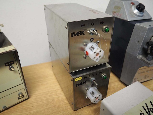 Partij slangen pompen (peristaltic pumps) (ivec / gilson / verder) - afbeelding 15 van  16