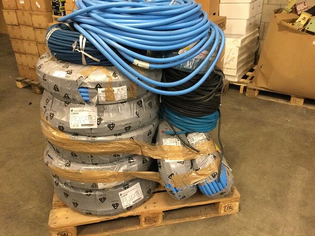 Partij slangen voor water e.d. - afbeelding 1 van  5