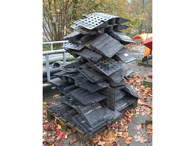 Partij slangenbruggen - afbeelding 1 van  2