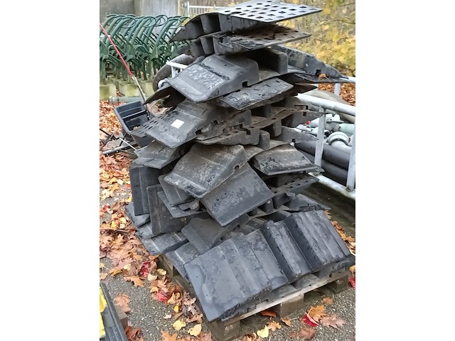 Partij slangenbruggen - afbeelding 2 van  2