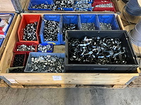 Partij slangklemmen en bevestigingsmateriaal - afbeelding 1 van  5