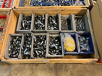 Partij slangklemmen en bevestigingsmateriaal - afbeelding 1 van  4