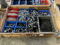 Partij slangklemmen en moeren - afbeelding 1 van  6