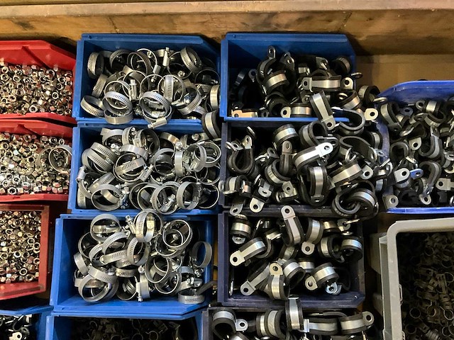 Partij slangklemmen en moeren - afbeelding 3 van  6