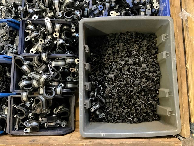 Partij slangklemmen en moeren - afbeelding 6 van  6