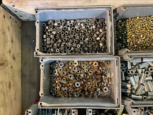 Partij slangklemmen, koppelingen en bevestigingsmateriaal - afbeelding 2 van  5