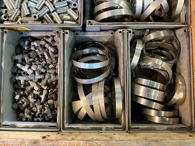 Partij slangklemmen, koppelingen en bevestigingsmateriaal - afbeelding 5 van  5