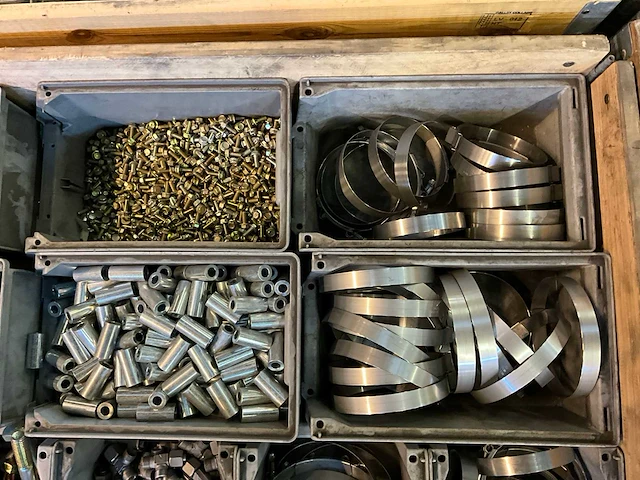 Partij slangklemmen, koppelingen en bevestigingsmateriaal - afbeelding 4 van  5