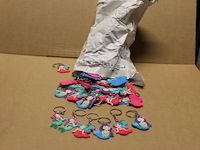 Partij sleutelhangers 25 stuks in krat g - afbeelding 2 van  5