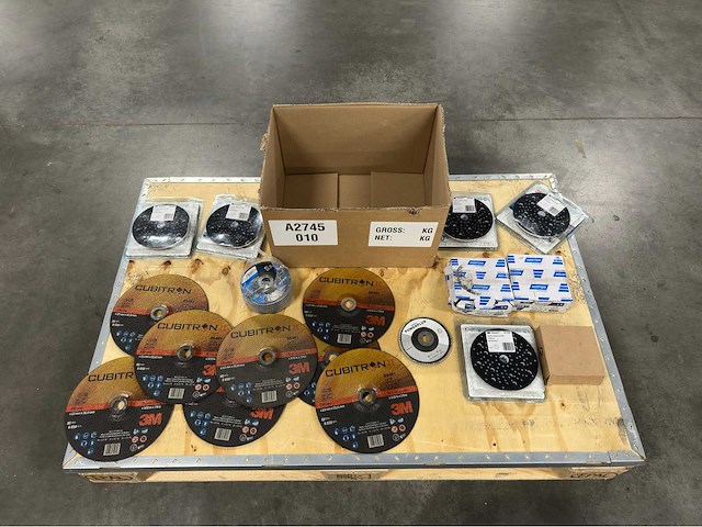 Partij slijp- & schuurmateriaal - afbeelding 1 van  8