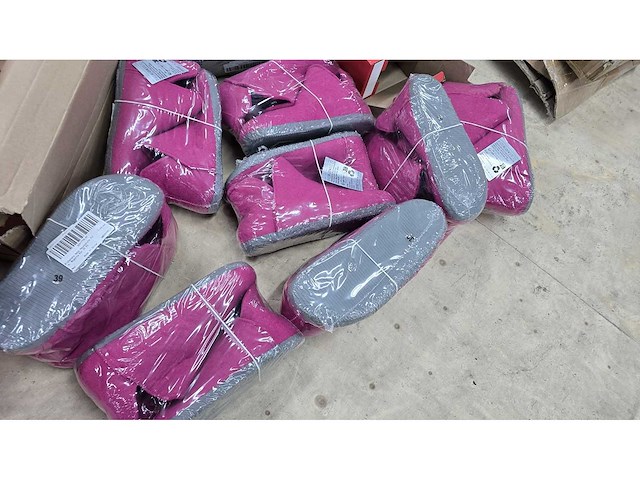 Partij sloffen en slippers - afbeelding 3 van  7