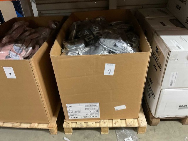 Partij sloffen - afbeelding 1 van  3