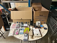 Partij smartphone hoesjes en accessoires w.o. selencia, imoshion