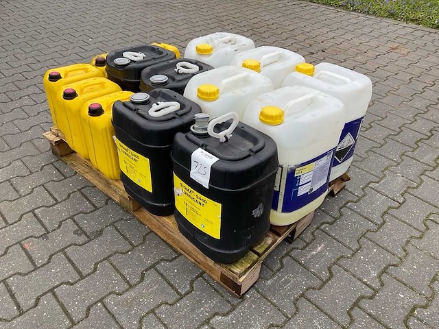 Partij smeer-/en reinigingsmiddelen - afbeelding 1 van  4